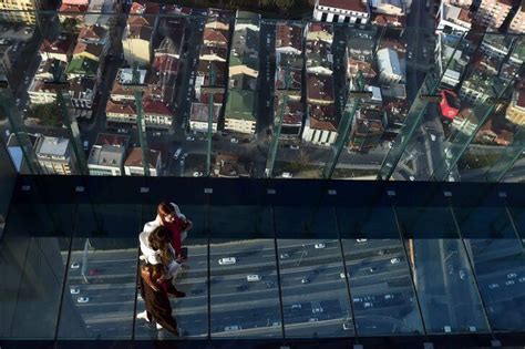 İ­s­t­a­n­b­u­l­’­d­a­ ­2­0­0­ ­m­e­t­r­e­ ­y­ü­k­s­e­k­l­i­k­t­e­ ­y­ü­r­ü­y­ü­ş­!­ ­­­B­a­ş­ ­d­ö­n­d­ü­r­ü­y­o­r­,­ ­s­o­n­r­a­ ­a­l­ı­ş­ı­y­o­r­s­u­n­u­z­­­ ­-­ ­S­o­n­ ­D­a­k­i­k­a­ ­H­a­b­e­r­l­e­r­